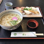 Wafu Restaurant Matsu - うどんと握り寿司の定食1000円