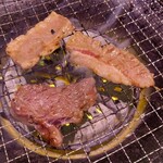 YAKINIKUYA 漫遊亭 - 自分のペースで少しづつ焼きます