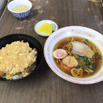 Tamayama Shokudo - カツ丼とミニ中華そば(セット) ¥1.150(税込)