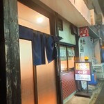 ぎょうざや よっちゃん - 小さいカウンターのみのお店です。