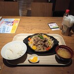 Matsuo Jingisukan Shibuya Paruko Ten - 特製ラムジンギスカン定食、1,380円+税。