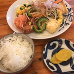 沖縄食堂 歩花 - ゴーヤーチャンプルー定食（これにお味噌汁がつく）