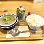 ゾゾット プラス - グリーンカレー定食 950円(税込)