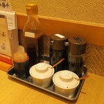 Gyukatsu Kyoto Katsugyu Shinjuku Kotakibashitedori Ten - 卓上備品の様子。