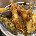 Ten-don to Mendokoro Kiraku - 並天丼（エビ2尾、茄子、獅子唐、半熟卵、海苔）