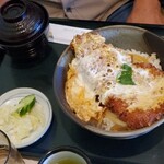 はだかや - 煮込みロースカツ丼880円+消費税