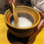 御料理そごう - 土鍋でじっくりと炊かれた高知のにこまる米。