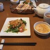 chinese kitchen 海 - 料理写真:サラダ、スープ、ポットの烏龍茶です。