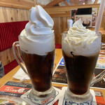 Komeda Coffee Ten Hakushimakyugardenten - 左側がクリームコーヒー550円。右側がジェリコ元祖580円。