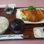 Green Spot - トンカツ定食　980円