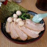 一正家 - こってり  しょうゆ  チャーシュー麺  (うずらトッピング)