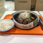 Pepper Lunch Ionmorayagawaten - ソースをとりにいきかける
                        フードコートには不向きなんじゃ…