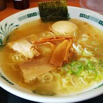 Hidakaya Ueo Nishiguchi Ten - エビ塩ラーメンのアッブ（￥５５０）