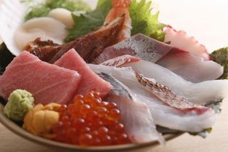 Wakatake Zushi - 境港直送本マグロ大トロ入りのプレミアム海鮮丼！！　　　　　2,000円！！