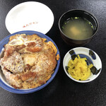 Sakae Sushi - 煮込みカツ丼935円