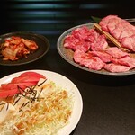 焼肉 友櫻 - 料理写真:山形牛上盛り 豆腐サラダ 白菜キムチ