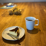 HOLT COFFEE AND TREATS - 