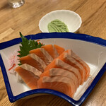 Izakaya Hanahana - サーモン刺し　480円税別