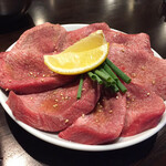 Sumibi Yakiniku Niku Sashi Niku Shiki Nango 18 Chome Ten - 牛タン アツ