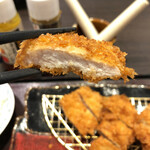 Tonkatsu Hamakatsu Hiroshima Yagi Ten - カツアップ。チト薄いか。