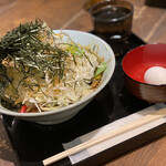 札幌ガッつけ蕎麦 - ・香味ラム蕎麦（冷） ＋野菜大盛り、生卵