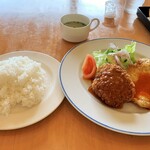 プロヴァンス - 今日のランチ・メンチカツとポークピカタ。850円