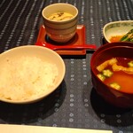 Serina Hon Ten - 魚沼産コシヒカリの白いご飯、お味噌汁、茶碗蒸し　その２です。