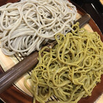 Sangaku Teuchi Soba Ichiju - 手前黄色い蕎麦がダッタン蕎麦です