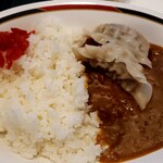 Miyoshino Tomakomai Akeno Ten - みよしのセットのカレーに餃子を載せちゃいます