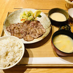 Yurakucho Umaya no Gakuya - 牛タンとろろ定食1250円(1375円)