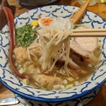 MUTO RAMEN BAR - 細めでしなやかな麺