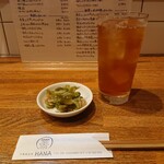 中華風食堂 HANA - ウーロンハイに付け合わせのザーサイ530円