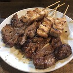 Yakitori Yoshiya - かしわ 500円 ぶた肉の一枚焼き 650円