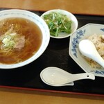 Korin Saikan - 香林ランチ
                      ラーメン、炒飯、サラダ