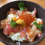 Muten Kura Zushi Morioka Minami Ten - 旬の海鮮丼ランチ！ウニが本物、魚の切り身が美味しい！