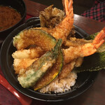 まるさ水産 - 上天丼1540円(天丼、味噌汁、漬物)