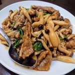 中国四川料理 正天屋 - 牛肉とキノコのオイスター炒め