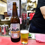 豚足のかどや - ビール@650円：スーパードライ大瓶