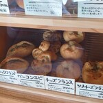 Tennen Kobo Bakery Toichi Ya - ショーケース