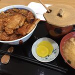 Butadon no Tonta - 豚丼(種類、値段不詳)。
                        タレかけると美味しさ倍増！