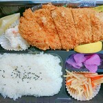 Niku no Shinozaki - 豚ロースカツがドドンと鎮座(@_@;)