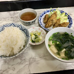 よしのや食堂 - カキフライ朝定食といった感じに(^^)
      計¥580-（税込）