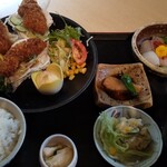 Totoya - 岩ガキフライとミニ刺身・煮魚御膳
                             2480円 ＋税→ 本日のお勧め価格 (忘れた)