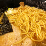 らあめん花月嵐 - 嵐げんこつらあめん(醤油)、麺リフトアップを怠ったからこの写真でご勘弁を