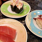 海鮮活いき寿司 - 料理写真:鮪、鰤、カニサラダ