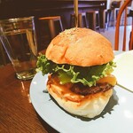 Cafe Bar LIVRE - チーズバーガー（トマト抜き）