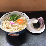 セルフうどんかかし - 月見うどんって昔ながらよね
タマゴに熱々の出汁をかけて固めてくれてました。