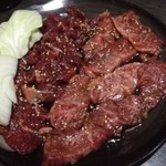 Yakiniku Hide - 左が和牛焼き。右が上ハラミ。