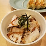 Mama Ramen Sanjo Ten - ミニチャーシュー丼　280円