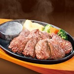 ステーキのどん - 低カロリー牛肉。脂肪分が少なく肉質が柔らかな赤身部位「サガリ肉」を使用しております。
※幸手店では内容が異なります。詳しくは店舗にご確認ください。
※画像は250gです。